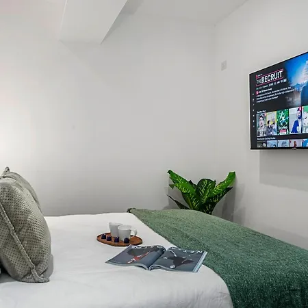 Cozy New Space W Bomb Shelter Steps From Beach M7 Tel Aviv Exterior photo