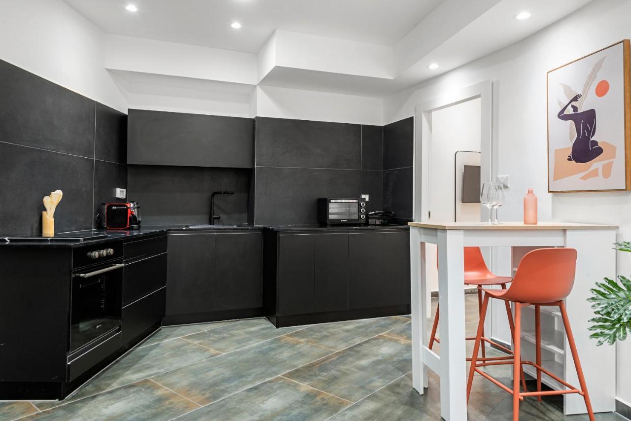 Cozy New Space W Bomb Shelter Steps From M7 Appartement Tel-Aviv