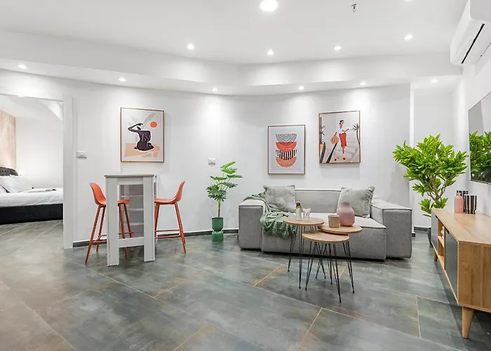 Cozy New Space W Bomb Shelter Steps From Beach M7
