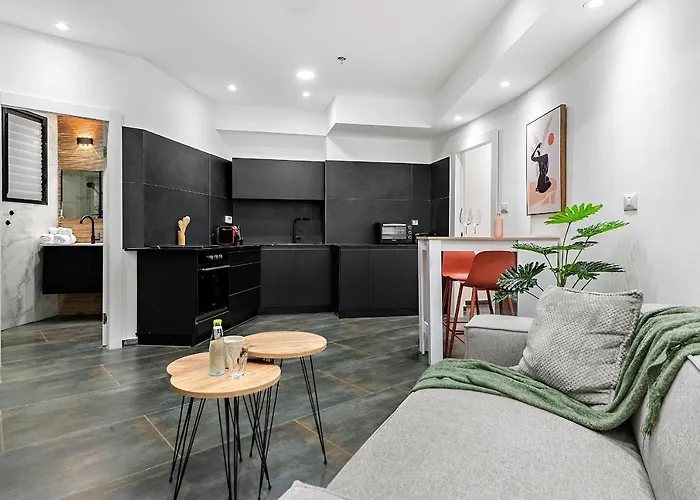 Cozy New Space W Bomb Shelter Steps From Beach M7