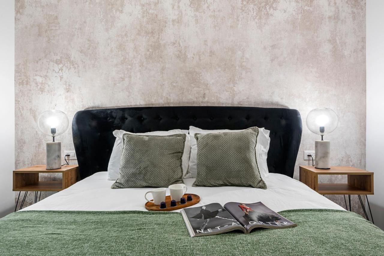 Cozy New Space W Bomb Shelter Steps From M7 Appartement