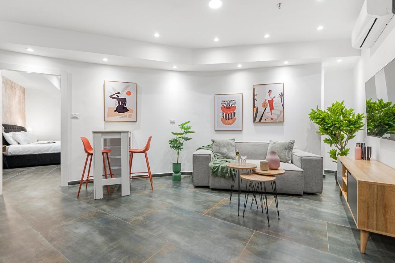 Cozy New Space W Bomb Shelter Steps From M7 Appartement Tel-Aviv